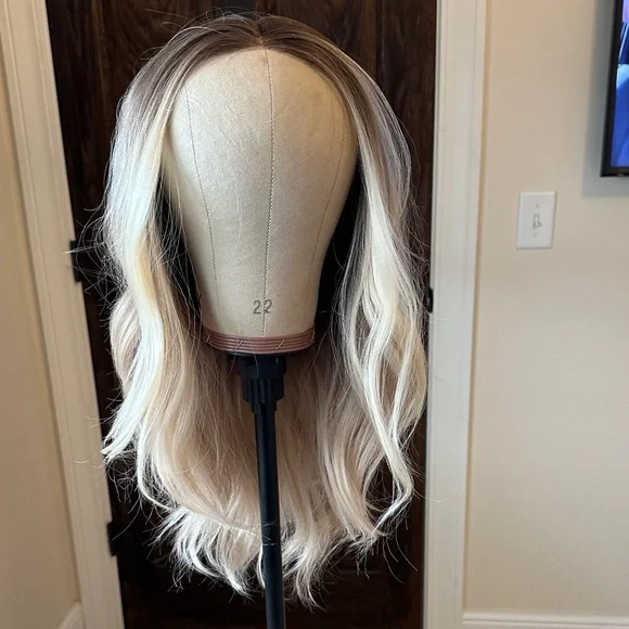 Chelsey Smith Crowns Rooted Blonde T part wig (Angie?) - Picture 7 of 8